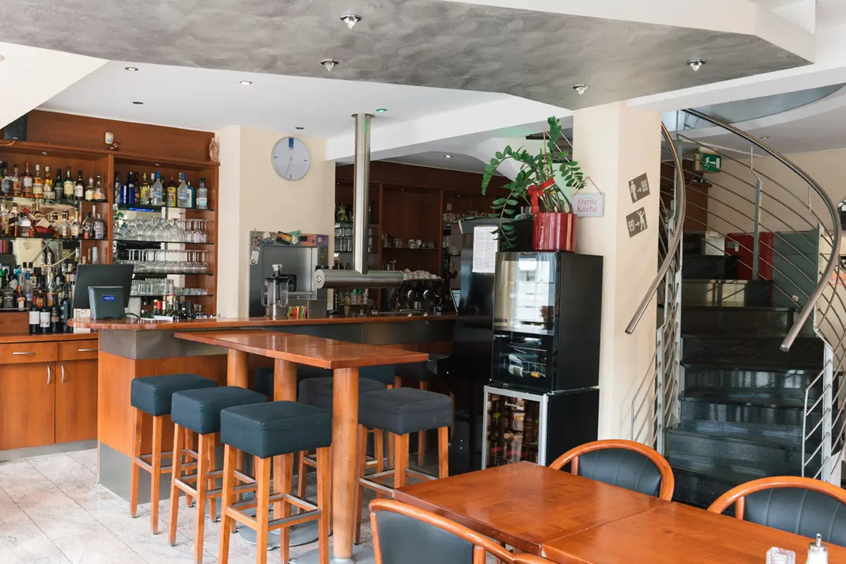 Möbelfolie Restaurant vorher